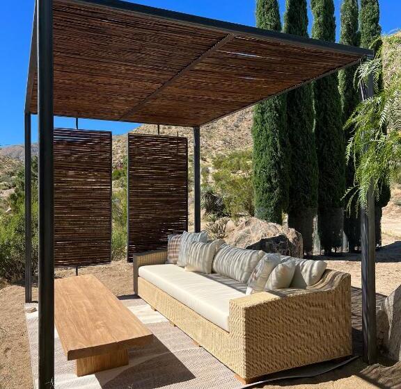 إستوديو سوبيريور, Two Pepper Ranch   A Desert Oasis