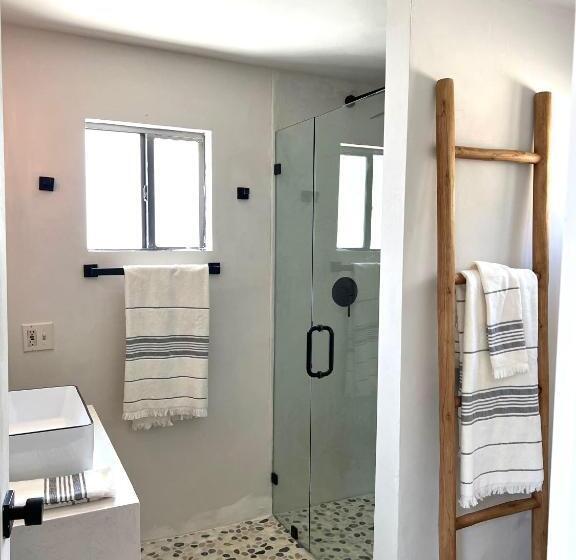 إستوديو سوبيريور, Two Pepper Ranch   A Desert Oasis