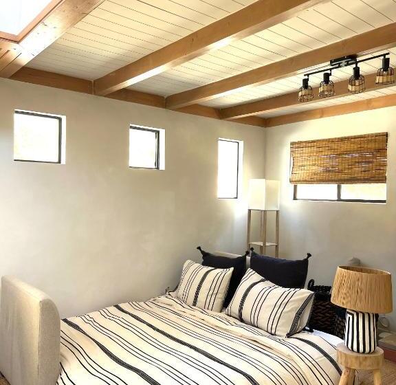 إستوديو سوبيريور, Two Pepper Ranch   A Desert Oasis