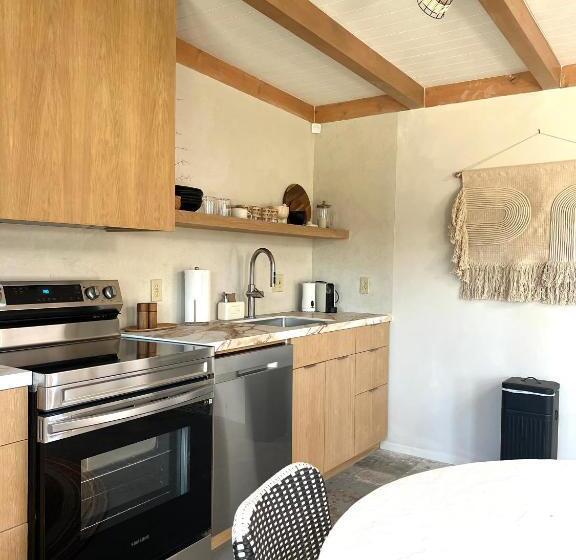 إستوديو سوبيريور, Two Pepper Ranch   A Desert Oasis