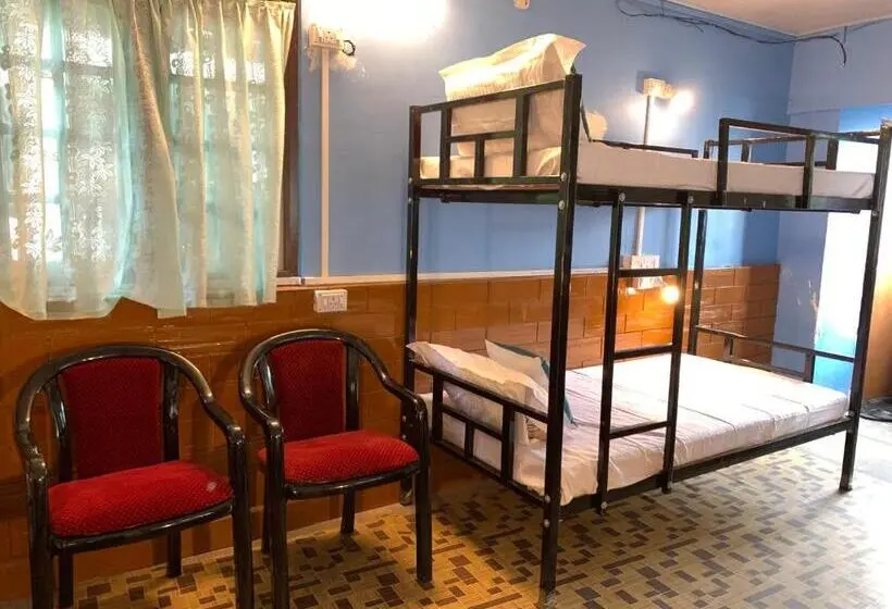 Lit en Chambre Commune, Solo Stays   Backpacker Hostel