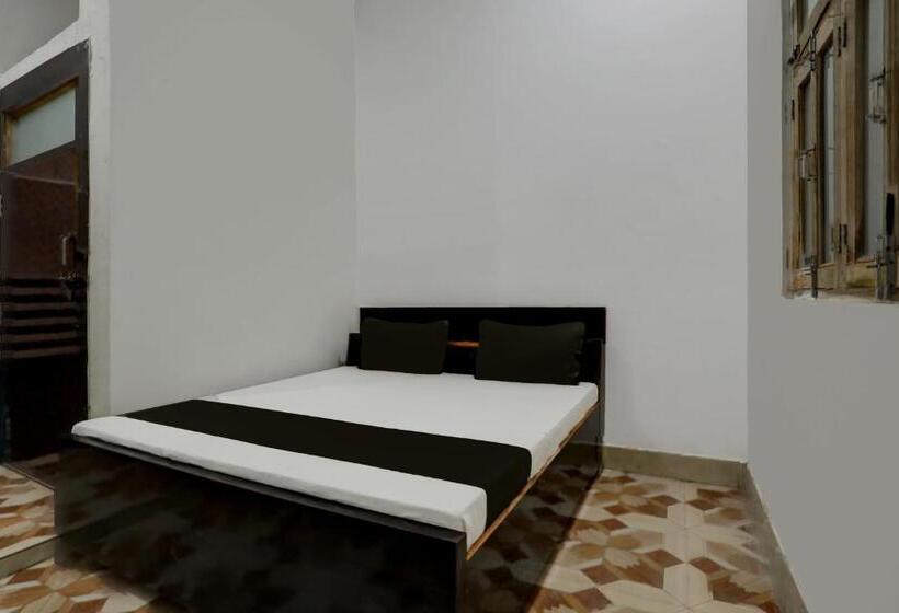 三人经典房间, O Nayara