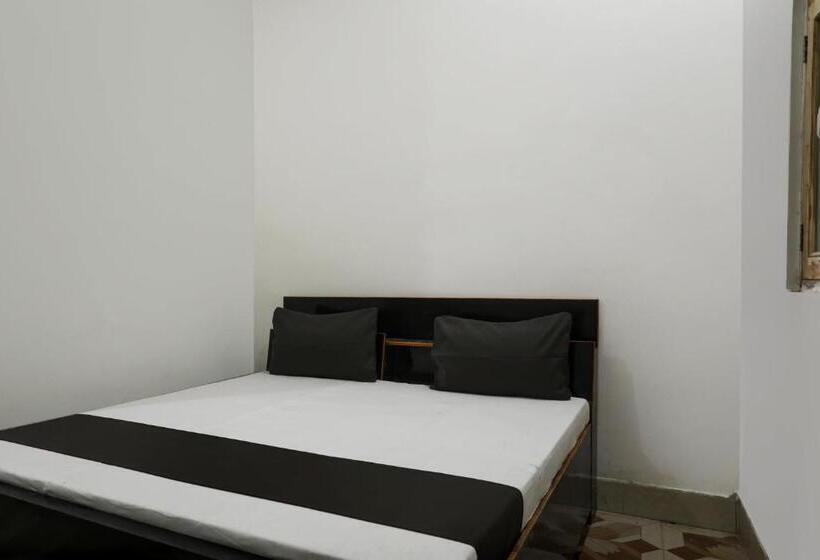 三人经典房间, O Nayara