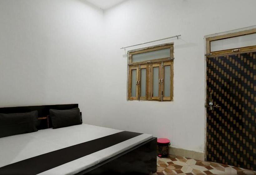 三人经典房间, O Nayara