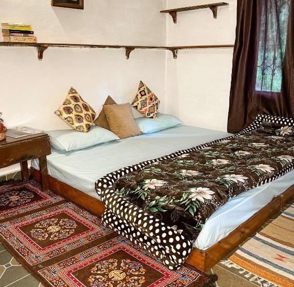 اتاق لوکس, Aarya Homes