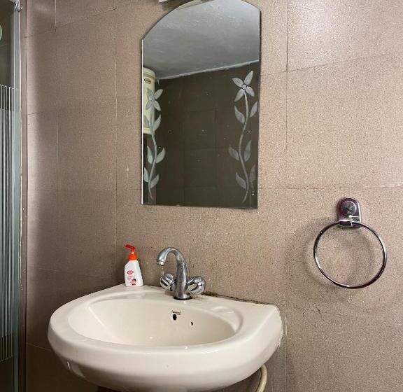 اتاق لوکس, Aarya Homes