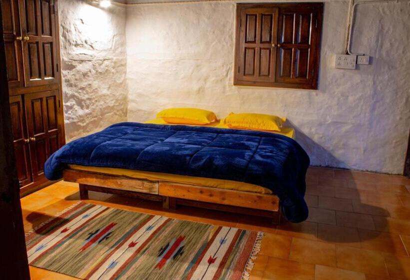 اتاق اکونومی, Aarya Homes