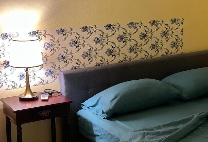 اتاق استاندارد سه تخته با بالکن, Emerald Apartments Inc