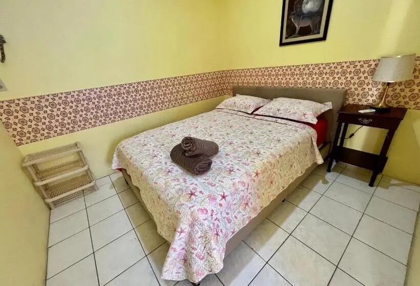 اتاق استاندارد سه تخته با بالکن, Emerald Apartments Inc