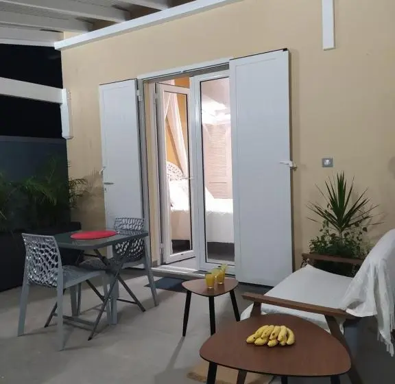 اتاق استاندارد با چشمانداز استخر, Villa Créoléna