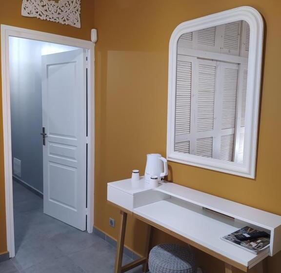 اتاق استاندارد با چشمانداز استخر, Villa Créoléna