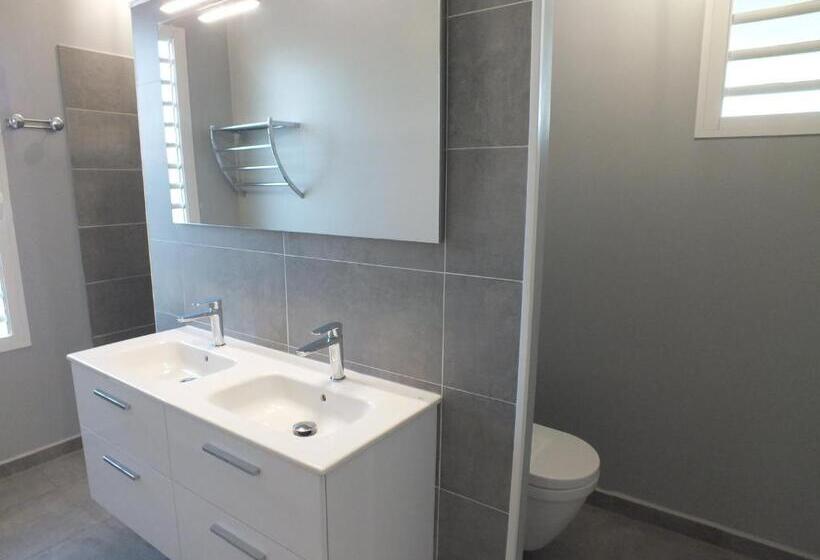 اتاق استاندارد با چشمانداز استخر, Villa Créoléna