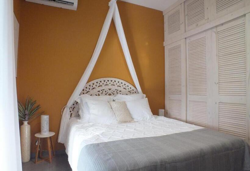 اتاق استاندارد با چشمانداز استخر, Villa Créoléna