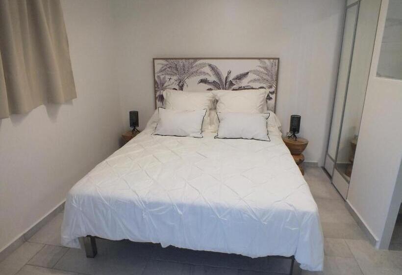 اتاق استاندارد با چشمانداز استخر, Villa Créoléna