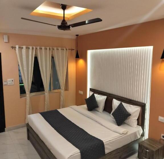 חדר דלוקס, Ganeshwaram Hotel & Restaurant, Bhowali, Nainital