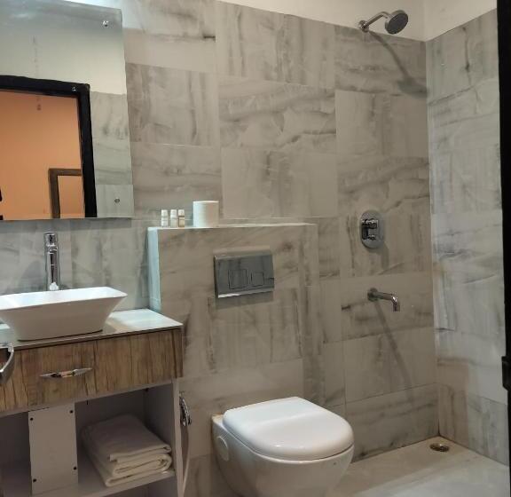 חדר דלוקס, Ganeshwaram Hotel & Restaurant, Bhowali, Nainital