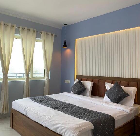 חדר סופריור עם מיטת קינג, Ganeshwaram Hotel & Restaurant, Bhowali, Nainital