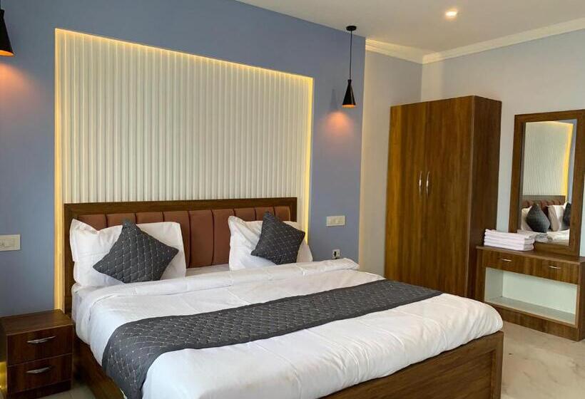 디럭스 룸 킹사이즈 침대, Ganeshwaram Hotel & Restaurant, Bhowali, Nainital