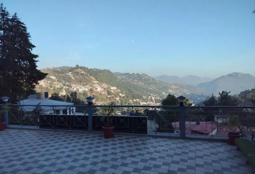 キングサイズベッドのスタンダードルーム, Ganeshwaram Hotel & Restaurant, Bhowali, Nainital