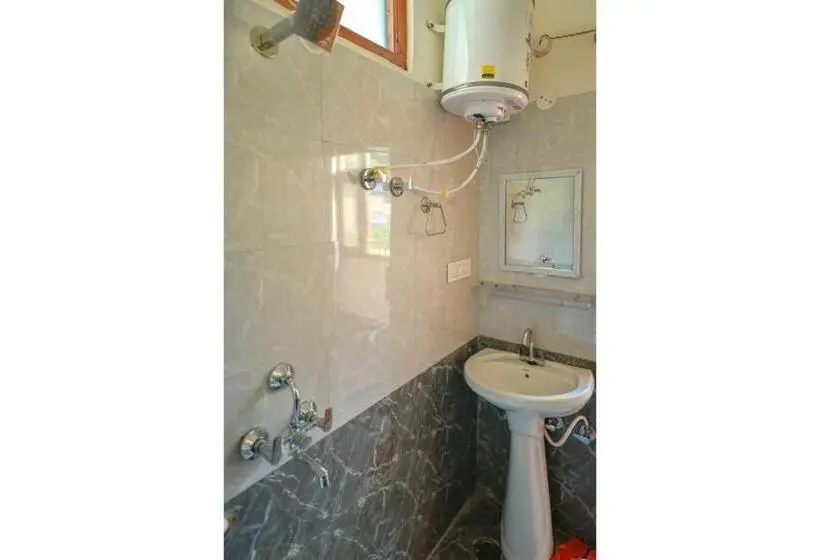ファミリールーム, Saraj Valley Homestay Cheog