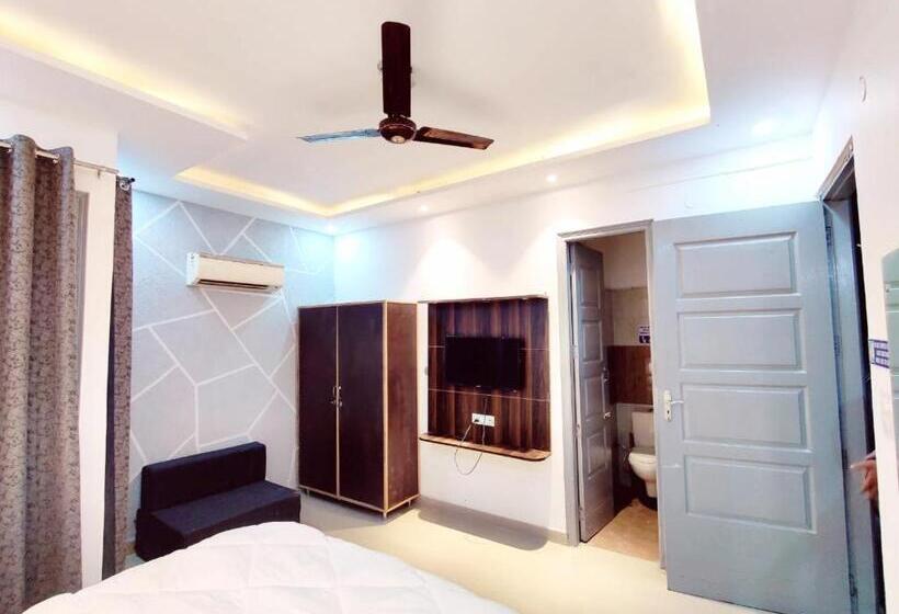 Номер Economy, The Barak S Residency    Lpu Main Gate    Special For Parents, Students, Couples, Corporate