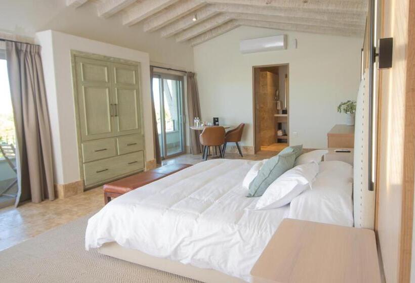 Suite with lake view, Vinícola Parvada By Lumina