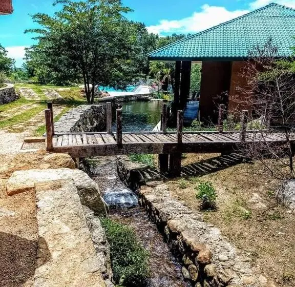 エコノミールーム, World S End Base Eco Village