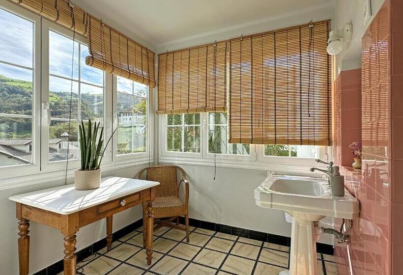 带共用浴室的标准房间, Etxeale