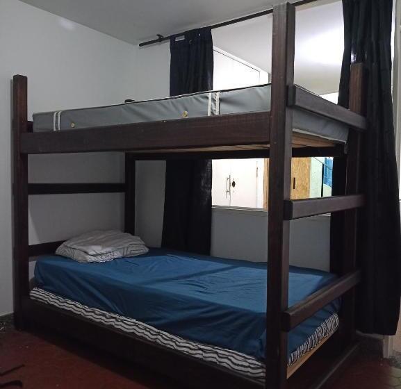 Standard Neljän Hengen Huone, Hostel B