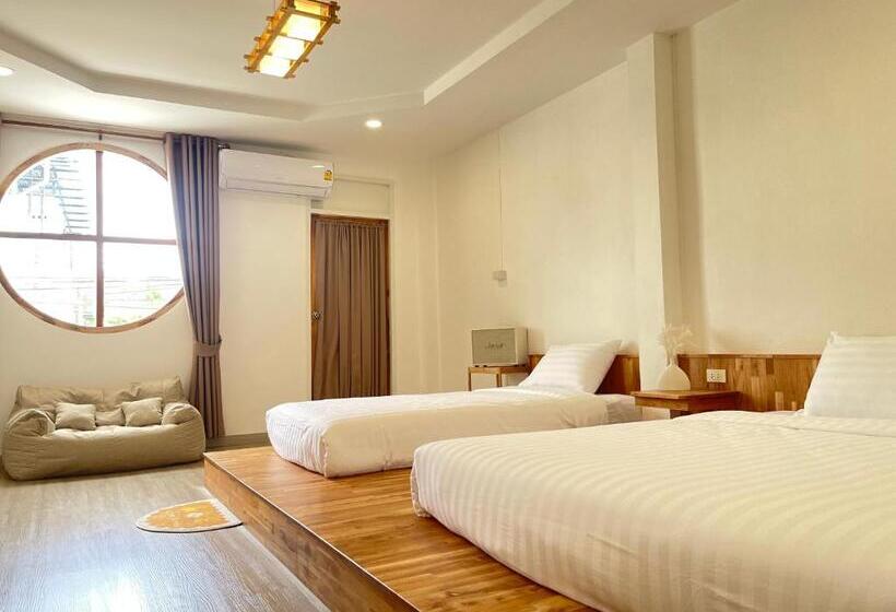 חדר סטנדרט לשלושה עם מרפסת, Jinbo Betong Home Cafe’