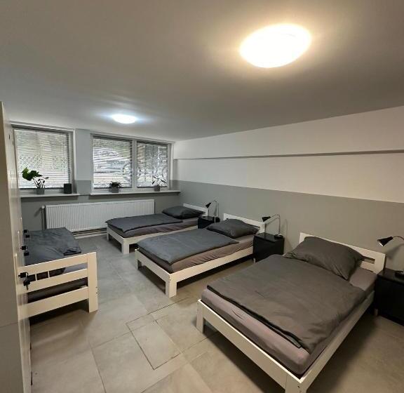 اتاق استاندارد چهار تخته, Quartier No. 9