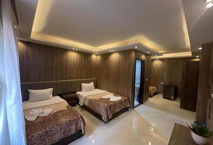 اتاق لوکس سه تخته, Rotana Palace Suites