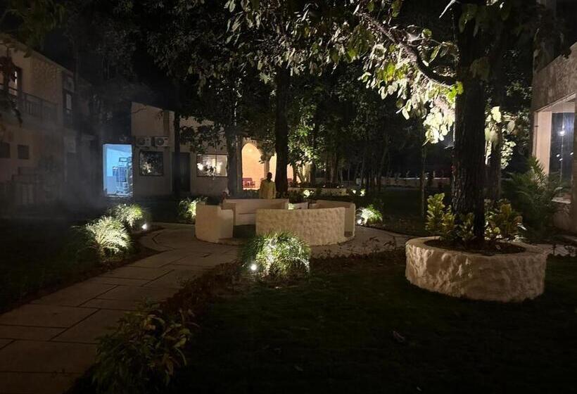 标准房带园景, Citrus Prime Kanha Resort And Villas