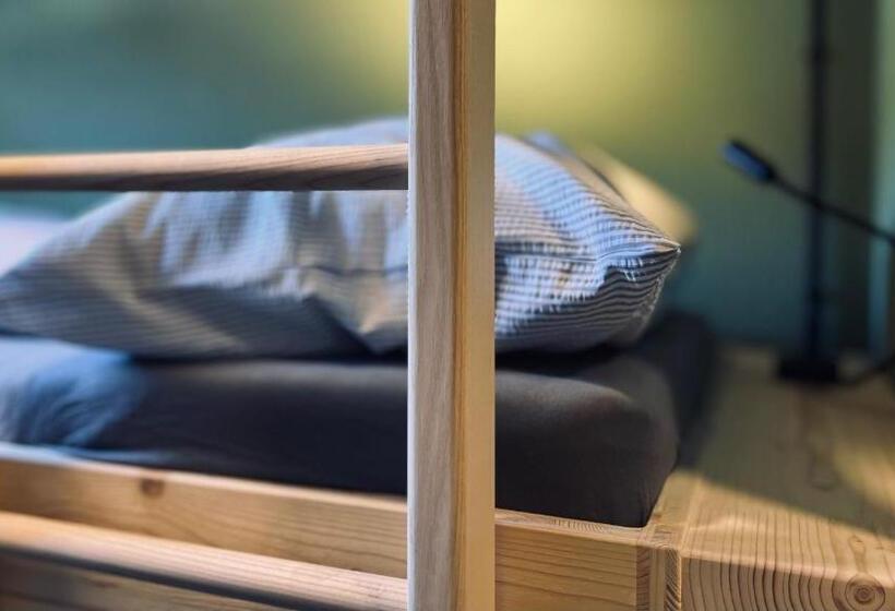 四人标准间, Alpina Einhorn Self Check In