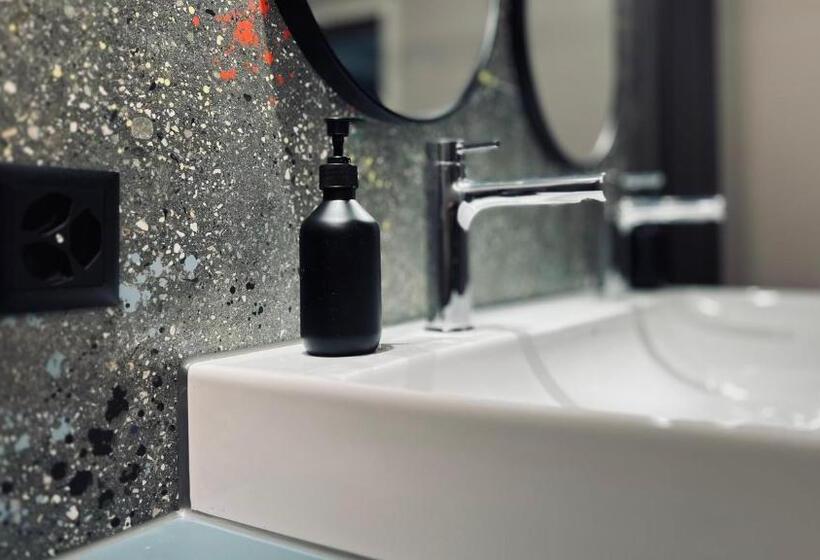 家庭间, Alpina Einhorn Self Check In