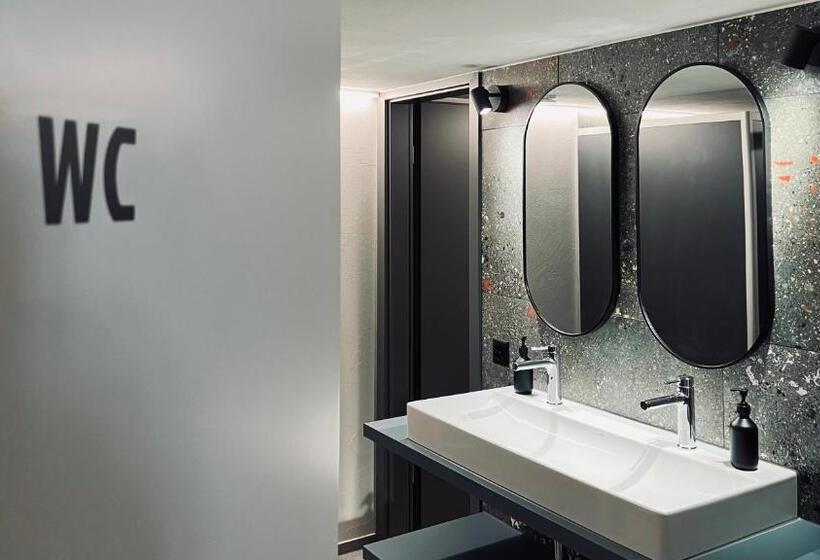 家庭间, Alpina Einhorn Self Check In