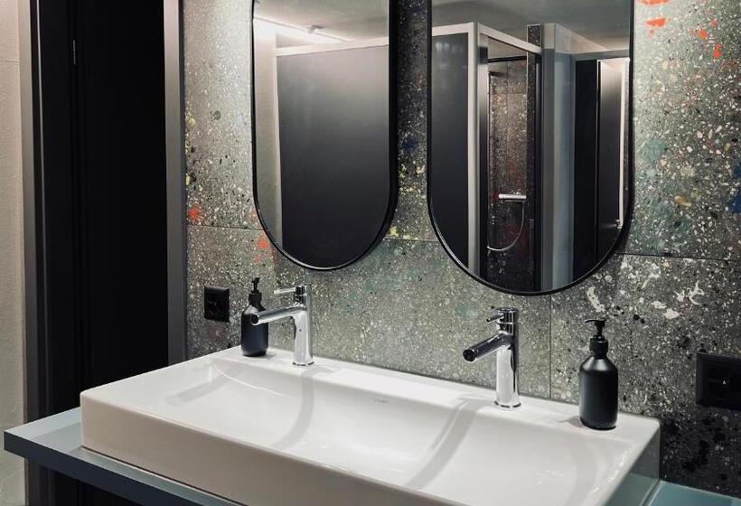 家庭间, Alpina Einhorn Self Check In