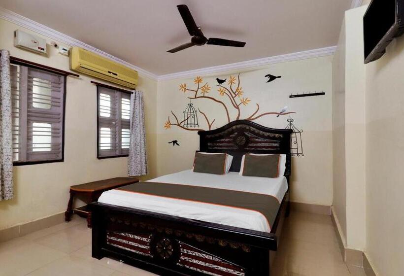Deluxe Kolmen Hengen Huone, Collection O Sri Shanthi Residency