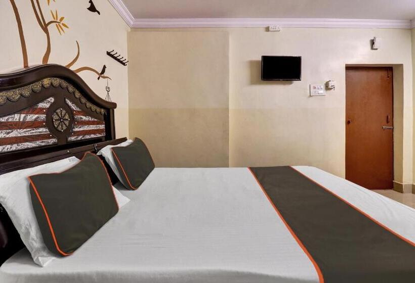 Трехместный Номер Deluxe, Collection O Sri Shanthi Residency