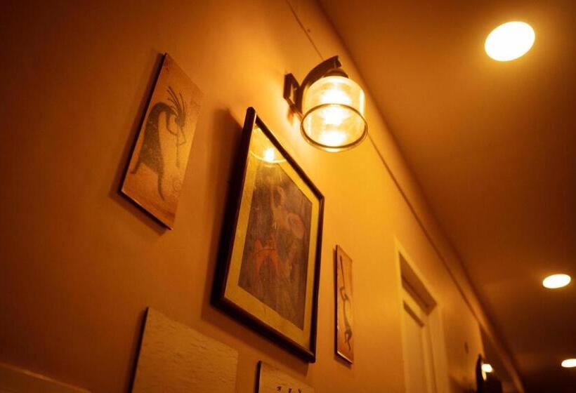 スイート, Woodville The Mall