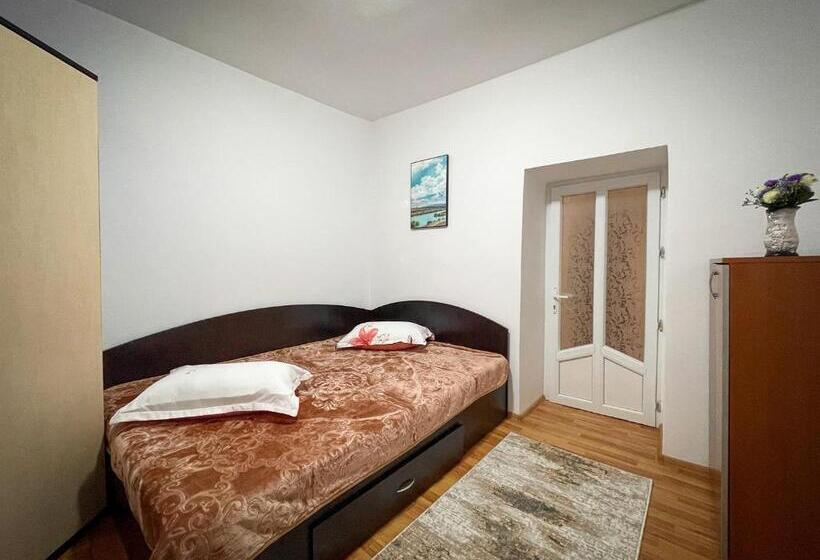 スタンダードルーム, Căsuța Măriuca