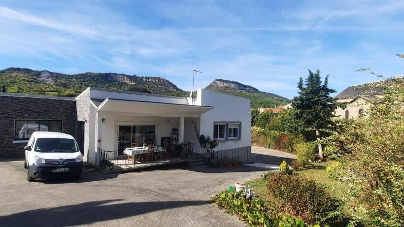 ガーデンビュースタンダードルーム, Gîte Aux Tourterelles