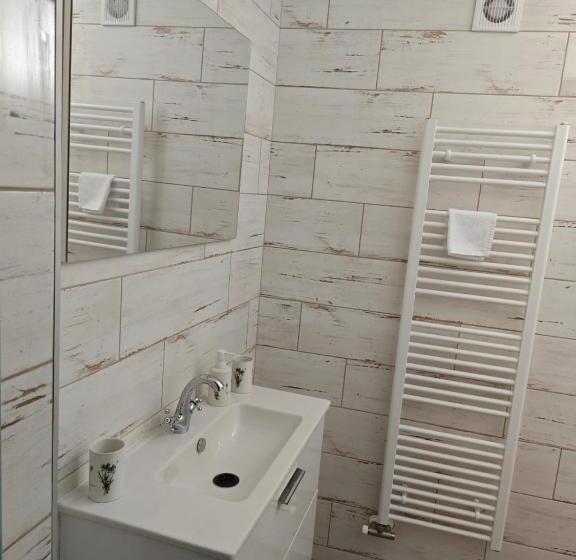 اتاق استاندارد سه نفره, Penzión Záruby