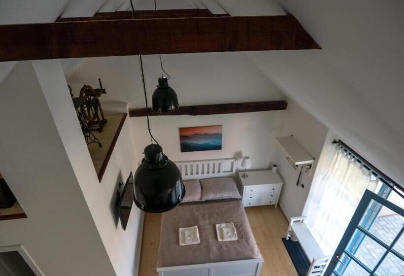 استودیوی لوکس, Penzión Záruby