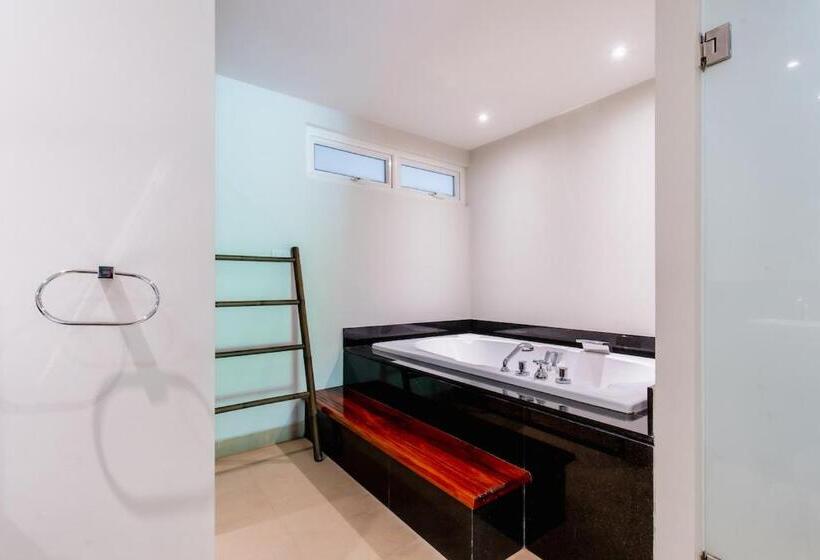 דירת שני חדרים, Poppy Beachfront Residence