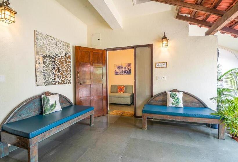 带大床的高级房间, Sashas Holiday Village