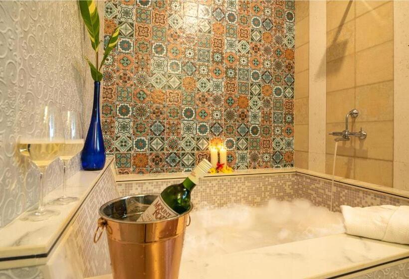 家庭套房, Sashas Holiday Village