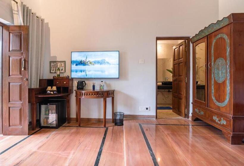 带大床的标准间, Sashas Holiday Village