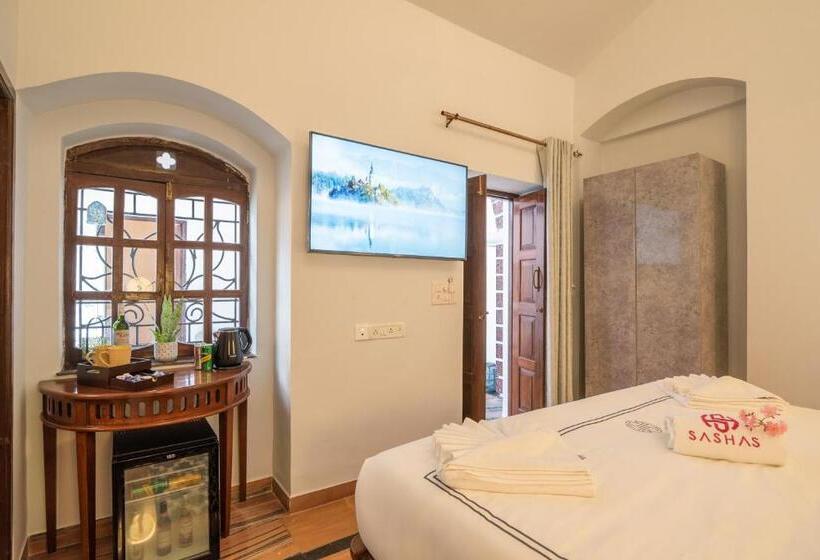 带大床的标准间, Sashas Holiday Village