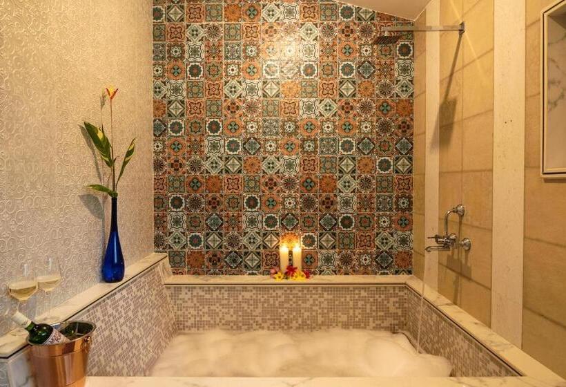 高级大房间, Sashas Holiday Village